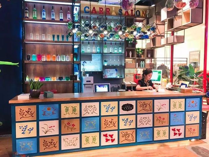 美發店裝修設計效果圖_美發店裝修風格